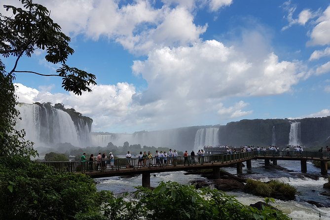 tour-to-iguazu-falls-brazil-with-visit-at-the-bird-park