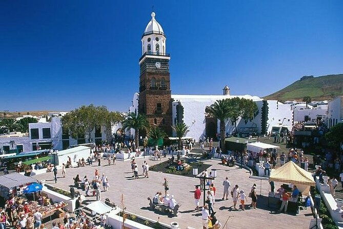 traditional-canarian-street-market-and-marine-reserve-of-la-graciosa