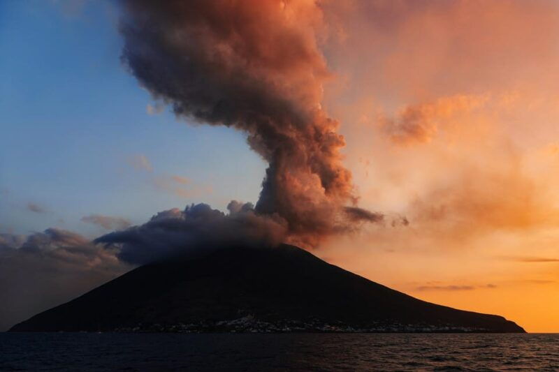 tropea-panarea-and-stromboli-at-night-boat-trip