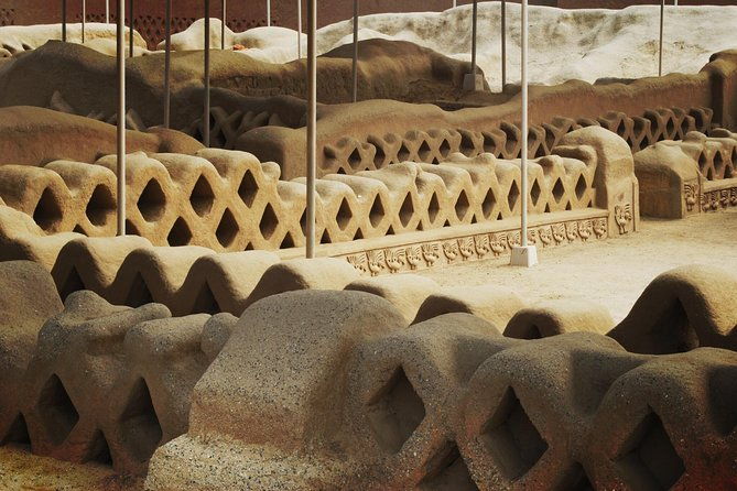 trujillo-in-a-day-moon-temple-and-museum-chan-chan-huanchaco-beach