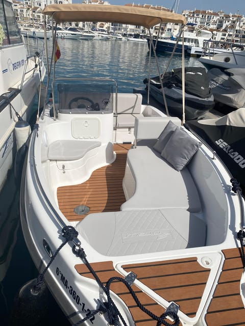unlicensed-boat-in-puerto-banus