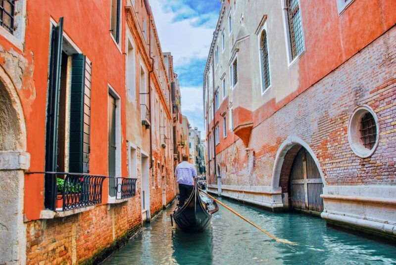 venice-basilica-and-doges-palace-tour-with-gondola-ride