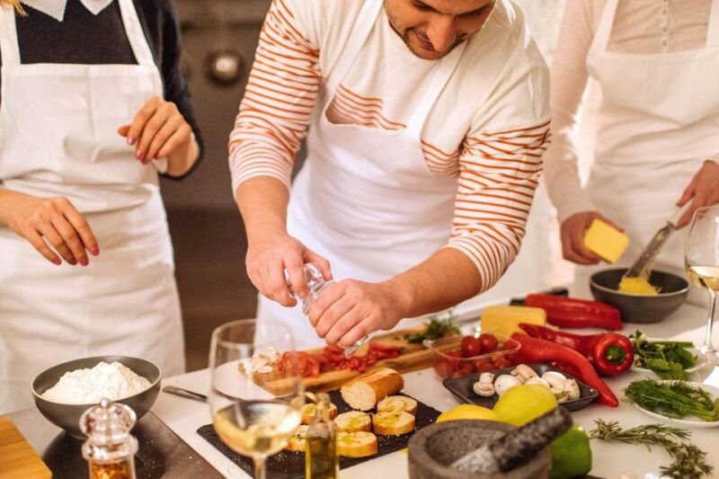 venice-pasta-making-class-with-local-chef-live-guitar