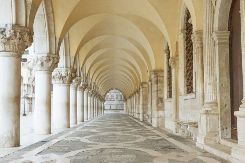 venice-st-marks-basilica-doges-palace-gondola-ride