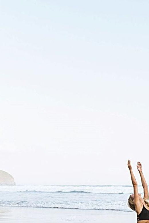 waikikis-favourite-outdoor-yoga-classes-yoga-at-the-beach