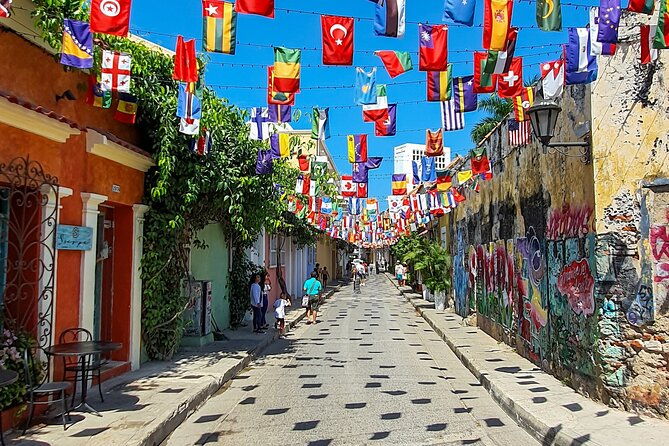walking-tour-of-cartagena-photos-snacks-and-local-drink-included