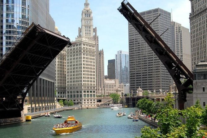 walking-tour-of-chicagos-artsy-cultural-landmarks