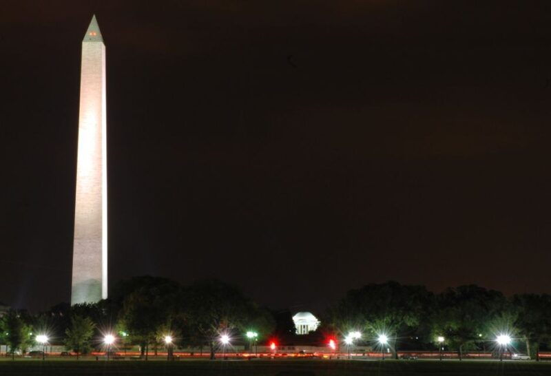washington-dc-holiday-lights-nighttime-bus-tour