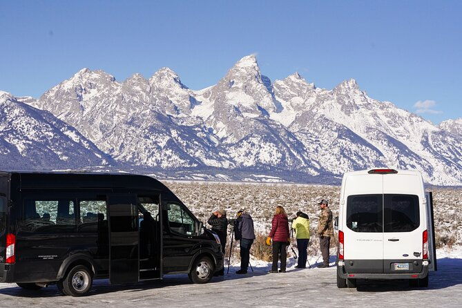 wildlife-safari-with-snowshoe-winter-camp-dinner-experience