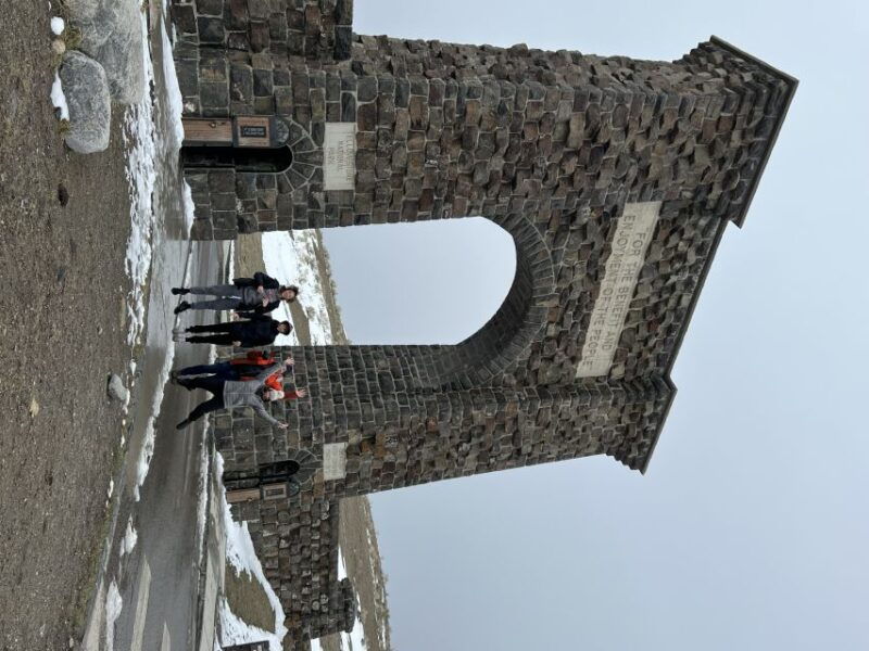 yellowstone-full-day-private-guided-tour-by-car-with-lunch