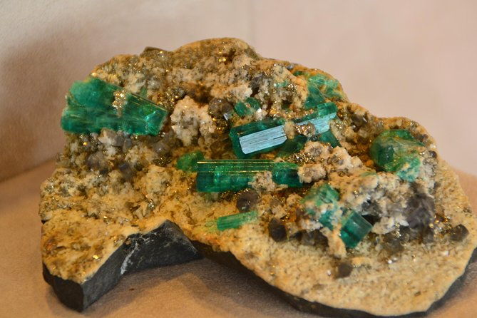 4-hour-comprehensive-private-emerald-tour-in-bogota