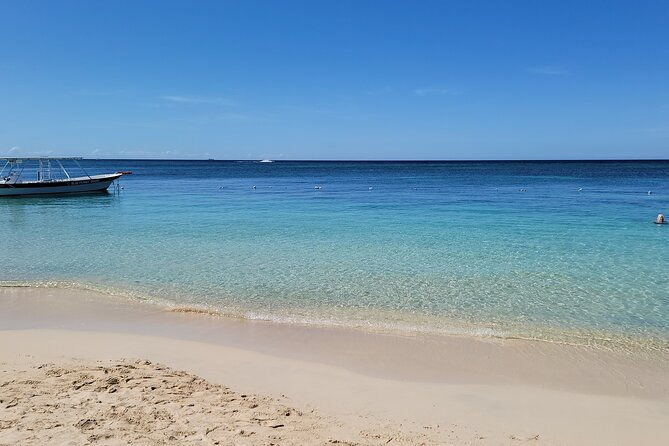 4-hours-private-tour-with-snorkeling-and-west-bay-beach-break