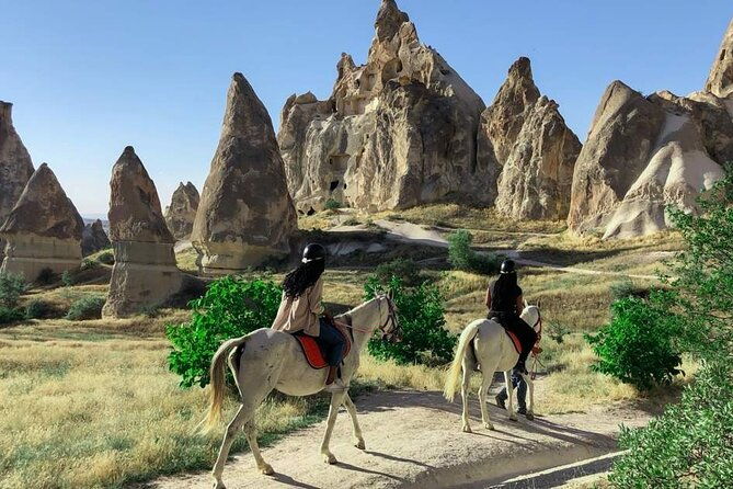 2-hours-horse-riding-safari-in-cappadocia-transfer-include