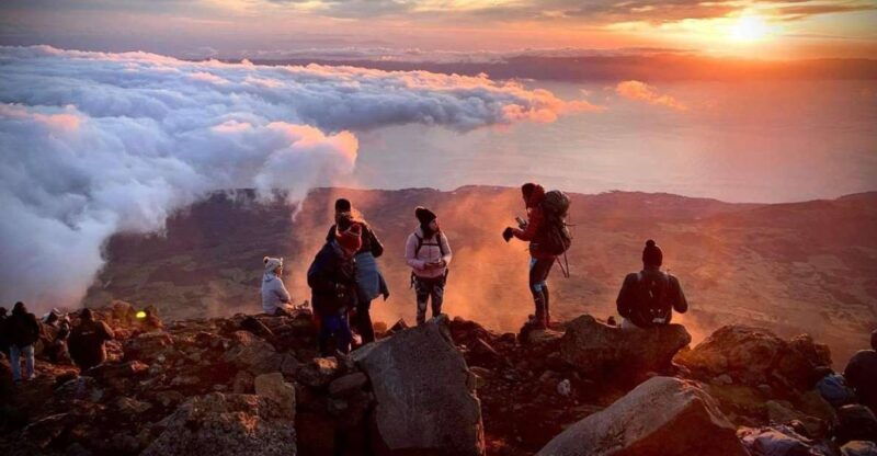 7-hour-hike-pico-mountain-and-piquinho-2351-meters