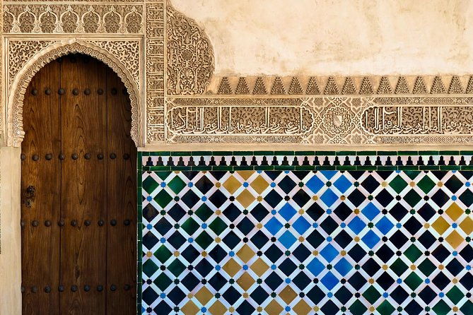 alhambra-private-tour-from-malaga-with-transport-and-skip-the-line-tickets