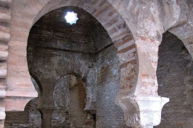 alhambra-tour-with-generalife-palace-and-gardens