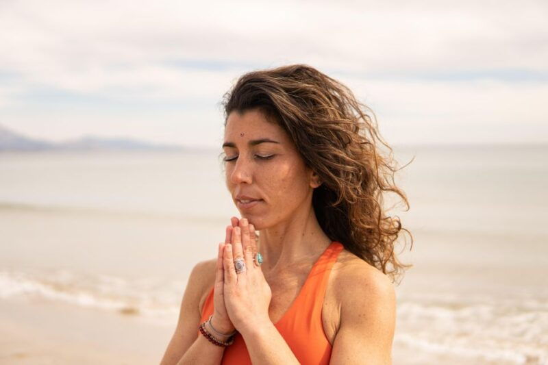 alicante-sunrise-yoga-class-on-the-beach-breakfast