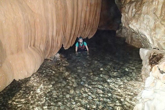 amazing-waterfall-cave-expedition-at-ian-andersons-caves-branch