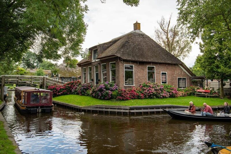 amsterdam-explore-giethoorn-in-a-private-tour-with-driver