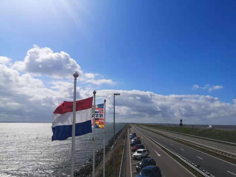 amsterdam-giethoorn-afsluitdijk-and-zaanse-schans-day-trip