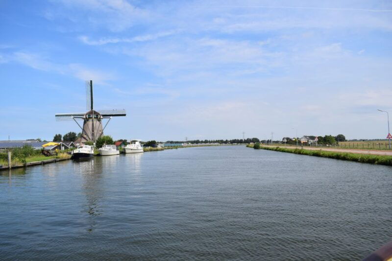 amsterdam-tour-to-keukenhof-gardens-with-windmill-cruise