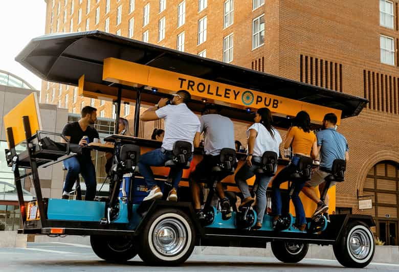 austin-trolley-pub-austin-private-group-tour