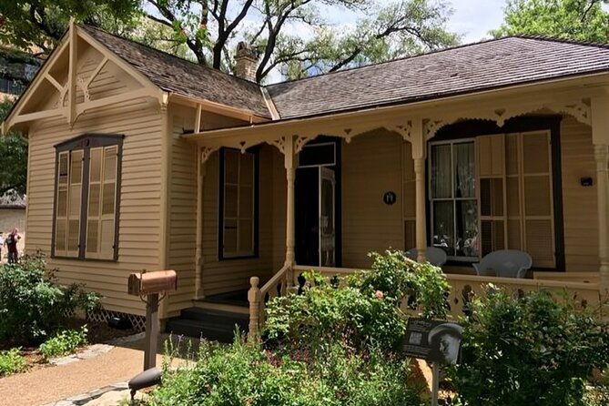 austins-must-see-sights-guided-private-walking-tour