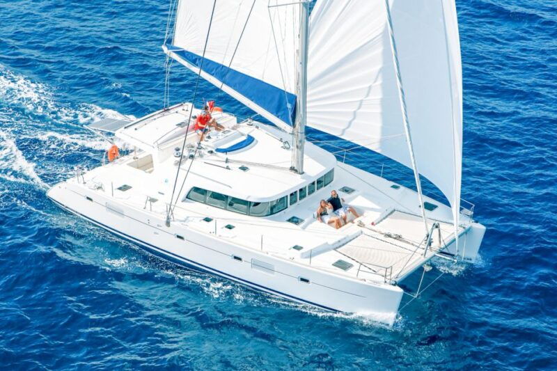 big-island-luxury-catamaran-trip-along-the-kona-coast