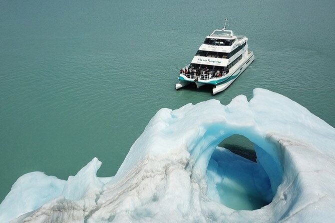 boat-tour-at-premium-lounge-vip-glaciares-gourmet-pick-up