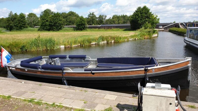 boatrental-2-hours-12-person-with-steeringwheel-and-cushions
