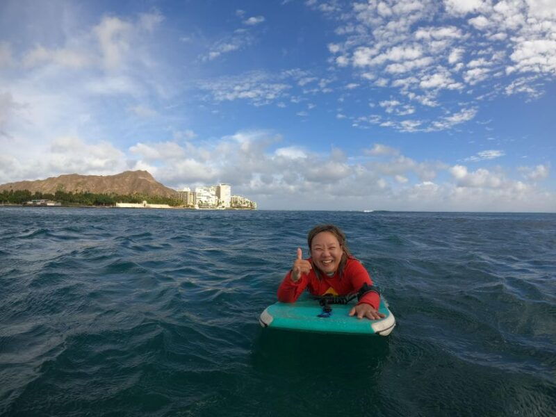 bodyboard-lesson-in-waikiki-two-students-to-one-instructor