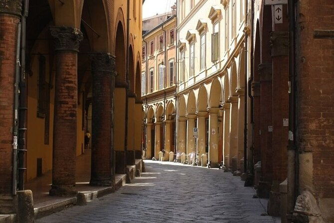 bologna-highlights-private-walking-tour-with-a-guide