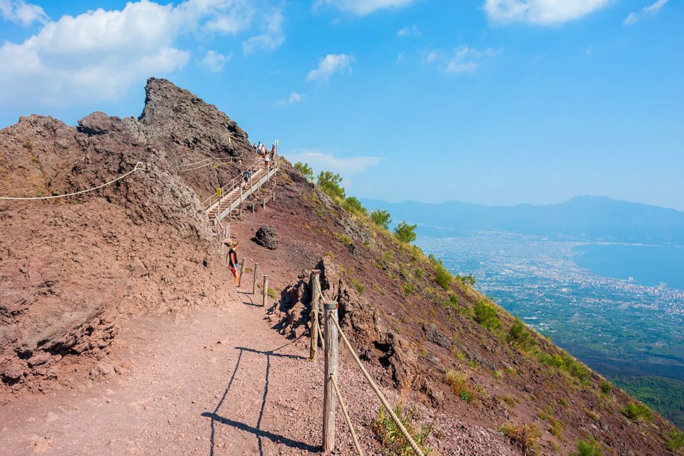 campania-express-train-pompeii-tour-with-vesuvius-or-winery