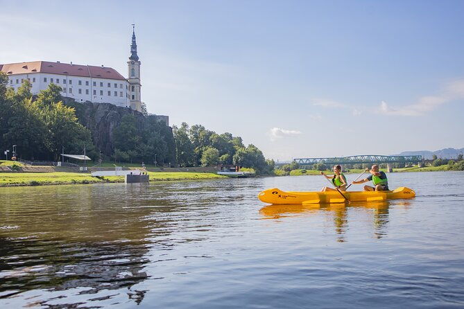 canoeing-on-the-elbe-river-from-decin-to-bad-schandau
