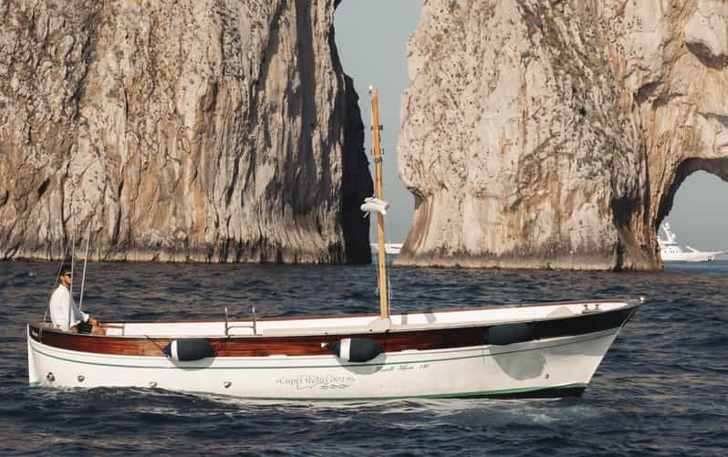 capri-coast-private-3-hour-gozzo-boat-tour