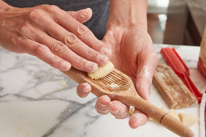 cesarine-private-pasta-class-at-locals-home-in-milan