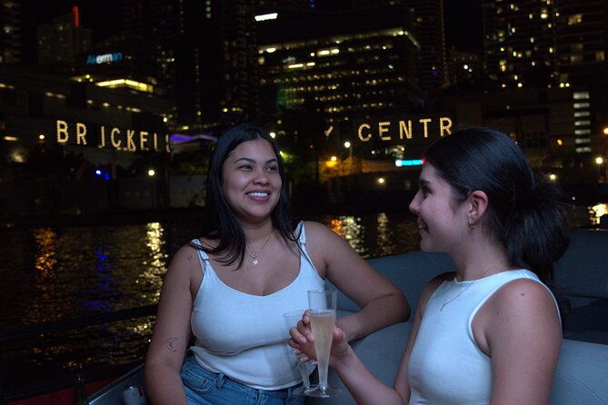 champagne-city-lights-boat-tour-with-photoshoot