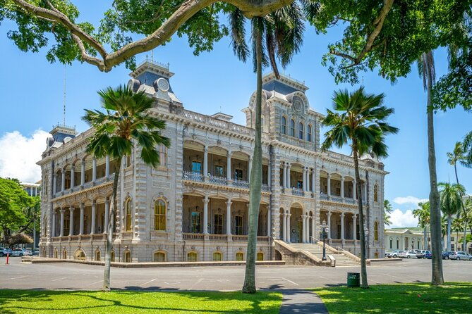 charms-of-honolulu-walking-tour-for-couples