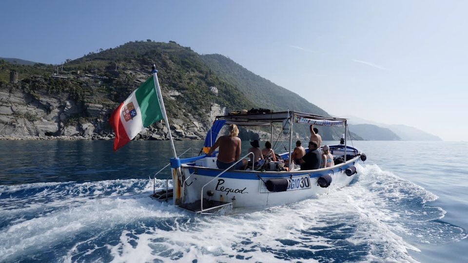 cinque-terre-morning-boat-tour-with-breakfast-and-brunch