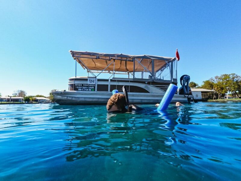 crystal-river-vip-manatee-swim-w-in-water-photographer