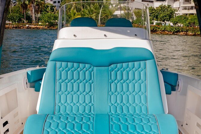 deluxe-speedboat-to-the-rosario-islands-12-passengers