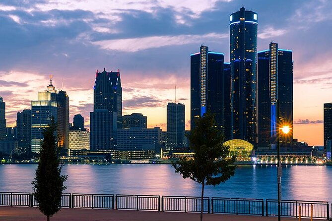 departure-private-transfer-detroit-to-detroit-airport-dtw-in-luxury-suv