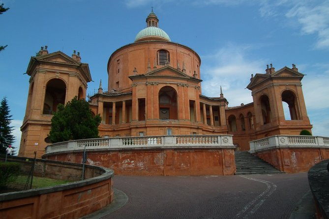 departure-private-transfers-bologna-city-to-bologna-airport-blq-in-luxury-van