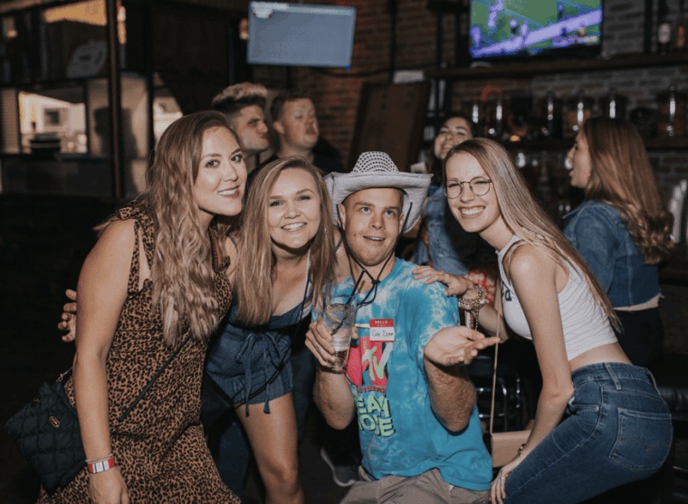 downtown-denver-pub-crawl-food-drinks-included