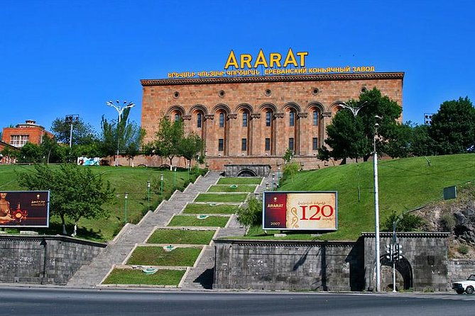 evening-coffee-walk-in-warm-yerevan-2025