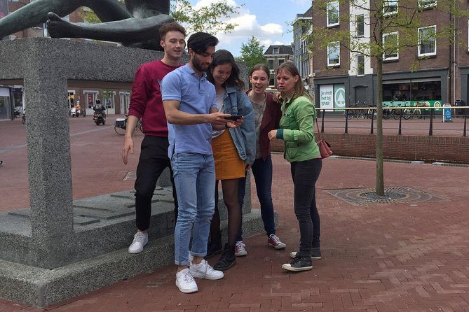 exciting-murder-mystery-interactive-city-walk-in-hamburg