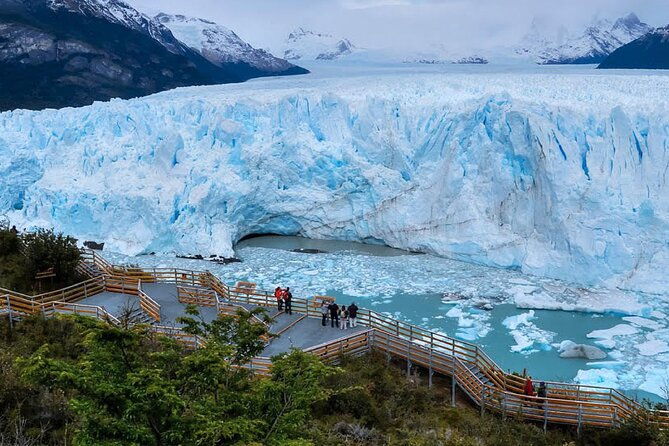 excursion-to-perito-moreno-glacier-with-boat-navigation