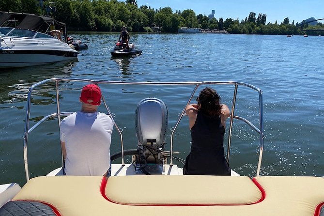 explore-bird-marine-wildlife-private-boat-tour-in-english