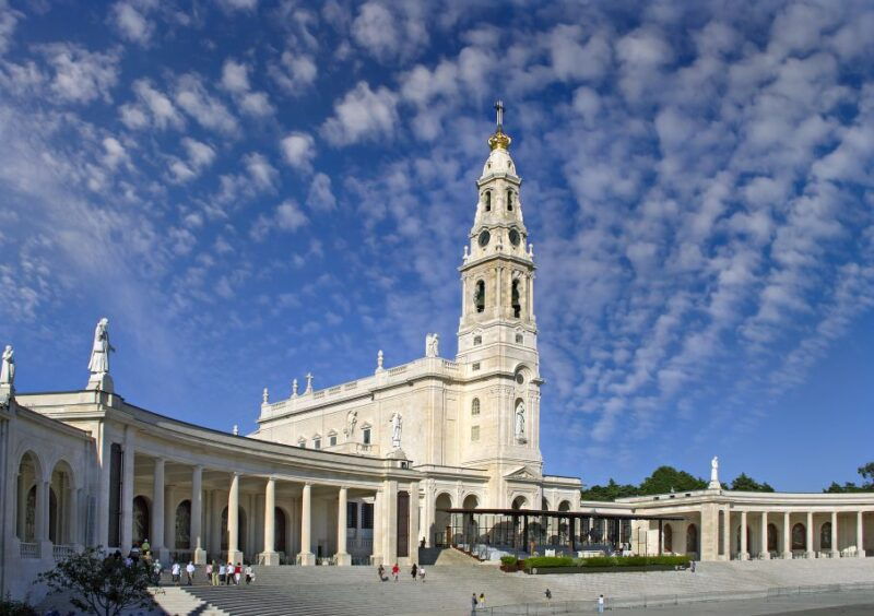 from-lisbon-tour-fatima-batalha-alcobaca-nazare-obidos