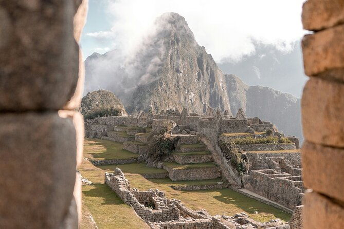 from-machupicchu-entrance-bus-and-guide-private